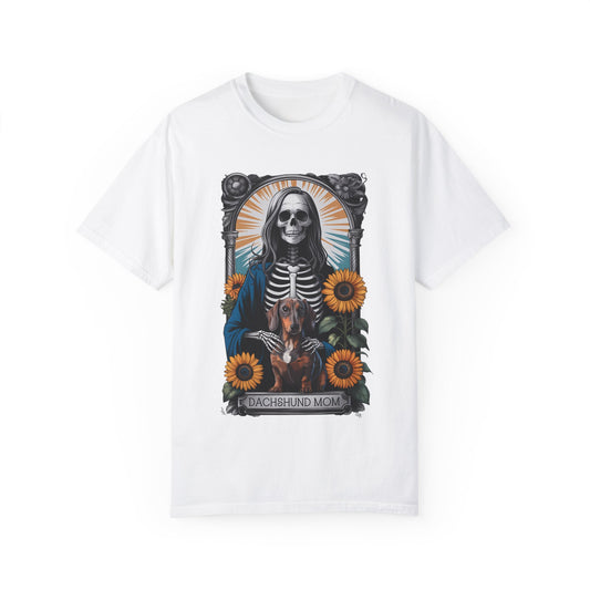 Skeleton Dachshund Mom T-Shirt, Cute Dog Lover Gift, Pet Owner Tee, Halloween Shirt, Vintage Graphic Shirt