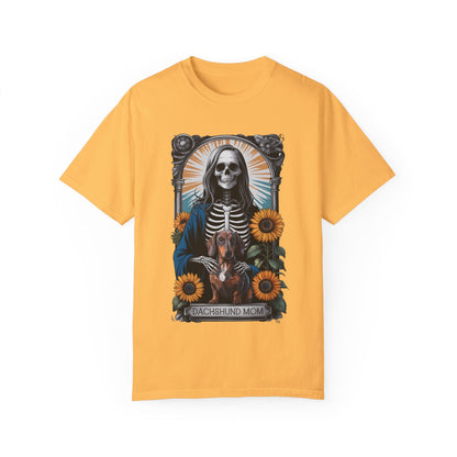 Skeleton Dachshund Mom T-Shirt, Cute Dog Lover Gift, Pet Owner Tee, Halloween Shirt, Vintage Graphic Shirt